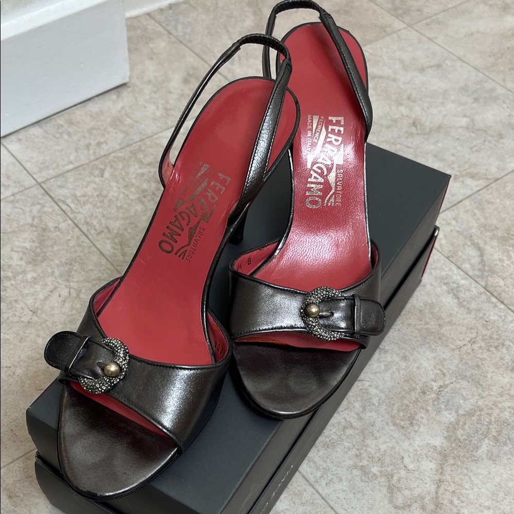 Salvatore Ferragamo sandal 8.5